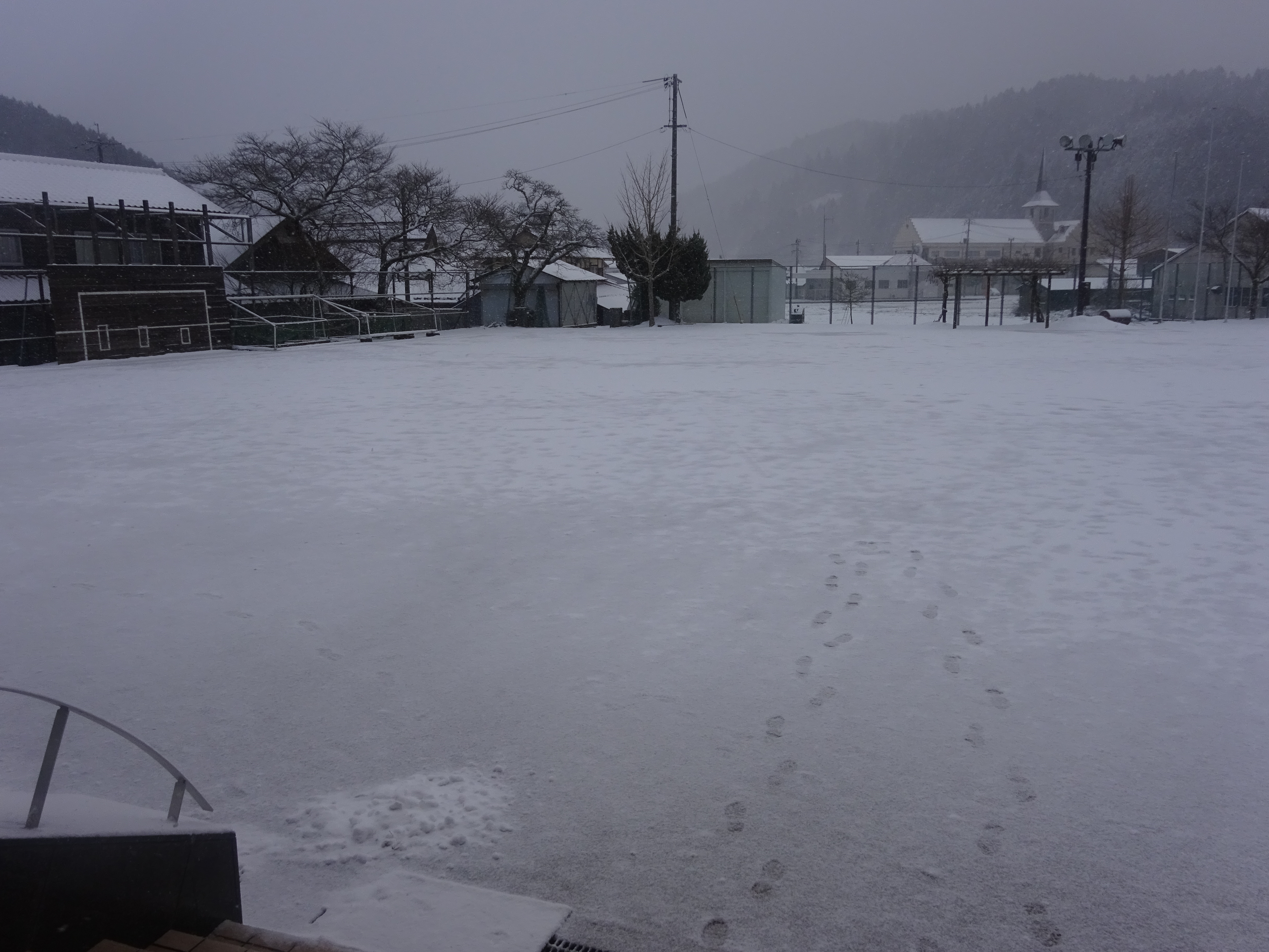 校庭の雪化粧