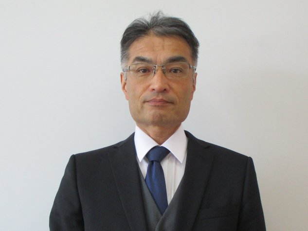 小学校長 岡田　伊知郎