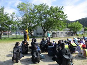 小中合同避難訓練および引き渡し訓練