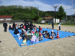 小中合同避難訓練および引き渡し訓練