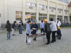 小中合同避難訓練および引き渡し訓練