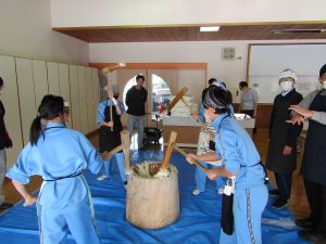 もちつき体験学習